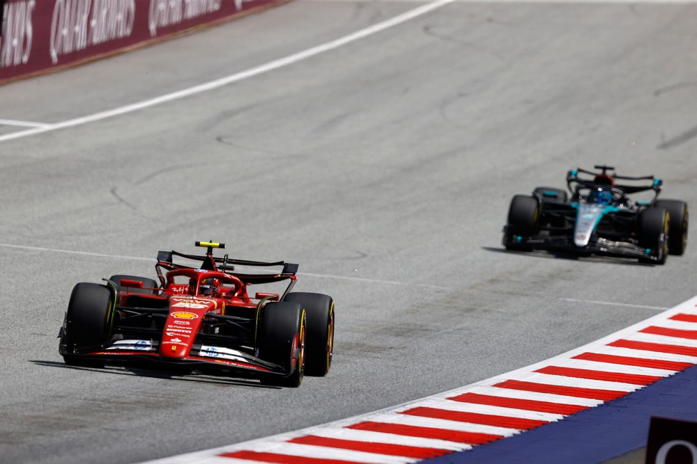 Carlos Sainz leads George Russell at the start of the 2024 Austrian Grand Prix Sprint Race