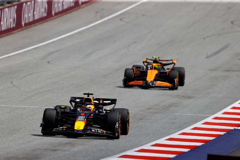 Max Verstappen leads Lando Norris in the 2024 Austrian Grand Prix Sprint Race