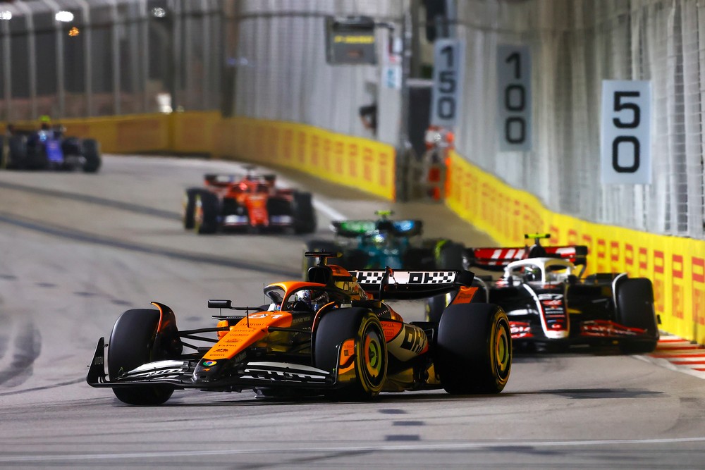 Oscar Piastri leading Nico Hulkenberg during the 2024 Singapore Grand Prix