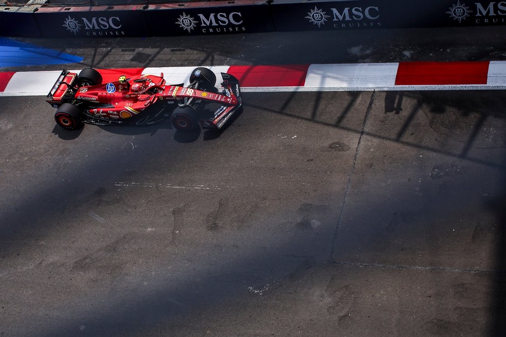 Overhead view of Carlos Sainz during practice for the 2024 Mexican Grand Prix