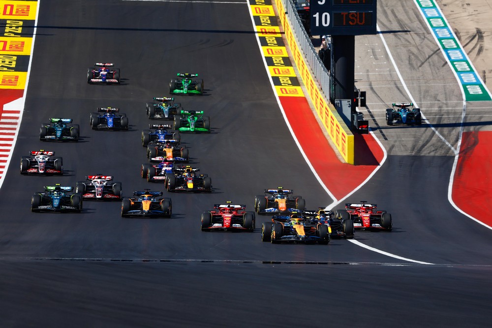 Lando Norris leads the field into the first corner of the 2024 United States Grand Prix