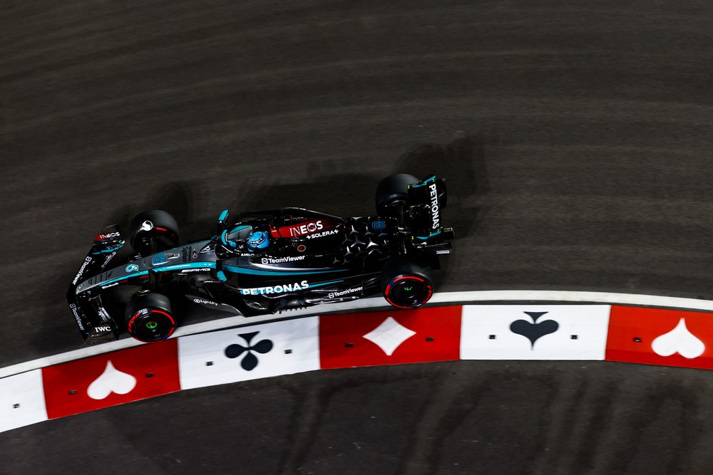 Overhead view of George Russell in the 2024 Las Vegas Grand Prix with special poker-style kerbs