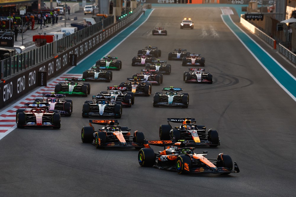 Lando Norris leads the field into the first corner at the start of the 2024 Abu Dhabi Grand Prix