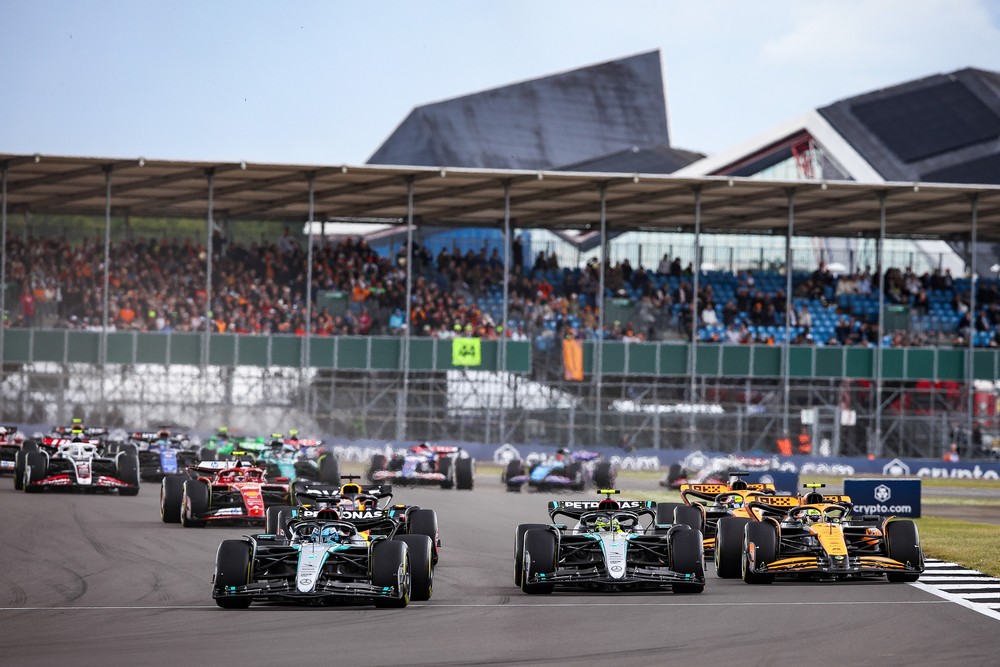 George Russell leads the pack at the start of the 2024 British Grand Prix