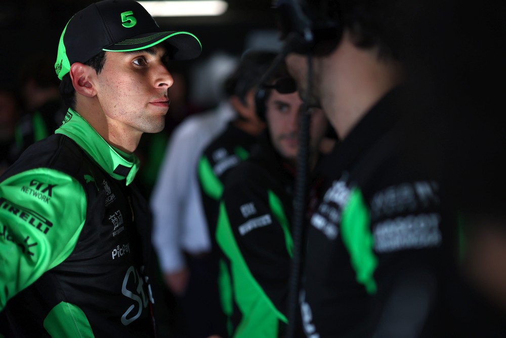 Gabriel Bortoleto talks with his engineers in the garage ahead of 2025 Canadian Grand Prix qualifying