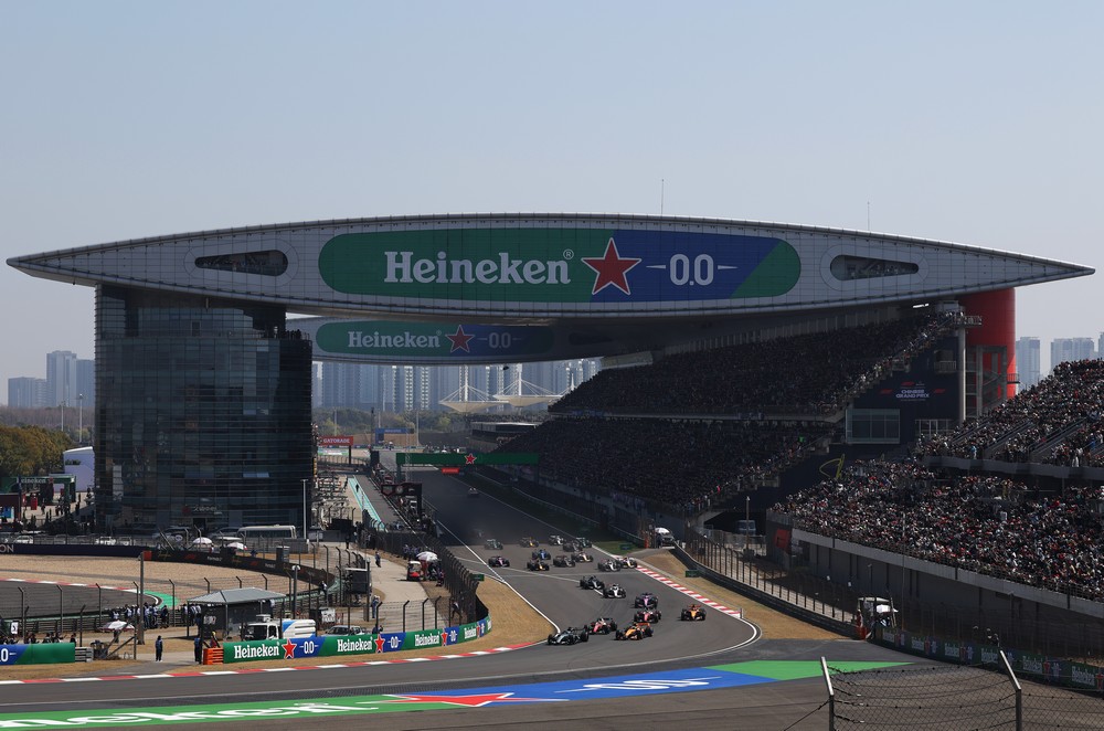George Russell leads the field into the first corner of the 2026 Chinese Grand Prix sprint race